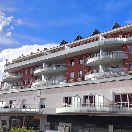 Bel F3 Climatise Avec Parkings, Terrasse Et Vue Sur Montagnes A 50m Du Centre Et Des Thermes - Fr-1-451-213