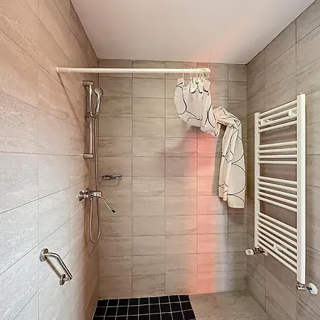 Bel F3 Climatise Avec Parkings, Terrasse Et Vue Sur Montagnes A 50m Du Centre Et Des Thermes - Fr-1-451-213 Apartman Lamalou-les-Bains