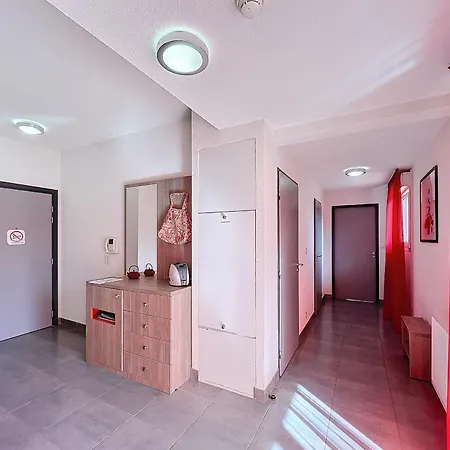 Bel F3 Climatise Avec Parkings, Terrasse Et Vue Sur Montagnes A 50m Du Centre Et Des Thermes - Fr-1-451-213 Apartmán Lamalou-les-Bains