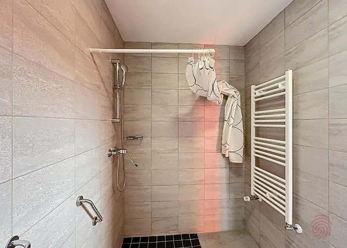 Bel F3 Climatisé Avec Parkings, Terrasse Et Vue Sur Montagnes à 50m Du Centre Et Des Thermes - Fr-1-451-213 Apartamento Lamalou-les-Bains