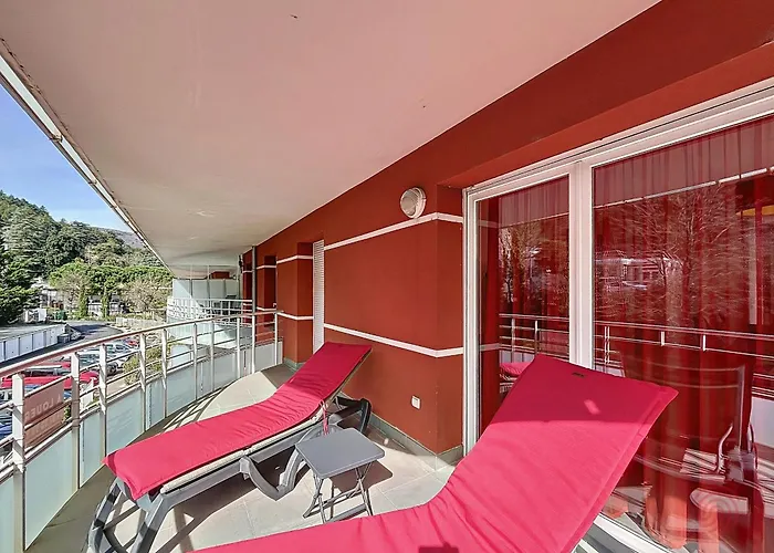 Bel F3 Climatisé Avec Parkings, Terrasse Et Vue Sur Montagnes à 50m Du Centre Et Des Thermes - Fr-1-451-213 Apartamento *