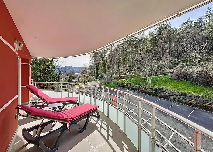Bel F3 Climatisé Avec Parkings, Terrasse Et Vue Sur Montagnes à 50m Du Centre Et Des Thermes - Fr-1-451-213