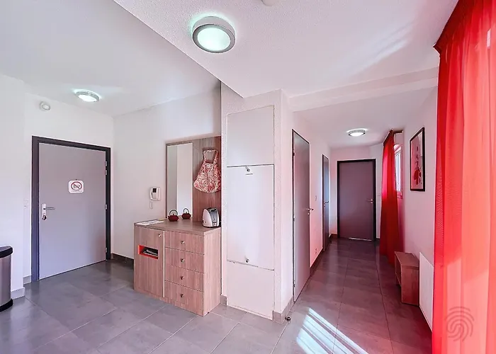 Bel F3 Climatisé Avec Parkings, Terrasse Et Vue Sur Montagnes à 50m Du Centre Et Des Thermes - Fr-1-451-213 Apartamento Lamalou-les-Bains